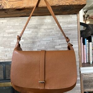 Chic Tan Leather Shoulder Bag
